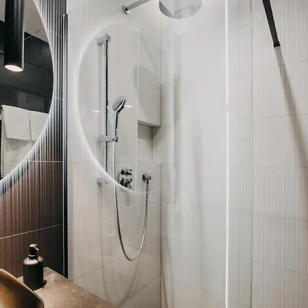 Black&white Bukowska18 B With Balcony And Garage דירה